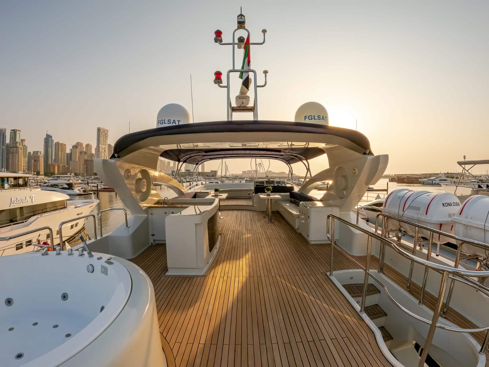 yacht-charter-contessa-115ft10