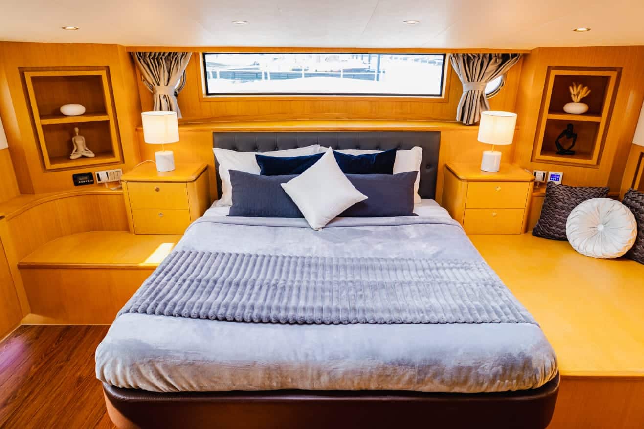 yacht-charter-contessa-115ft27