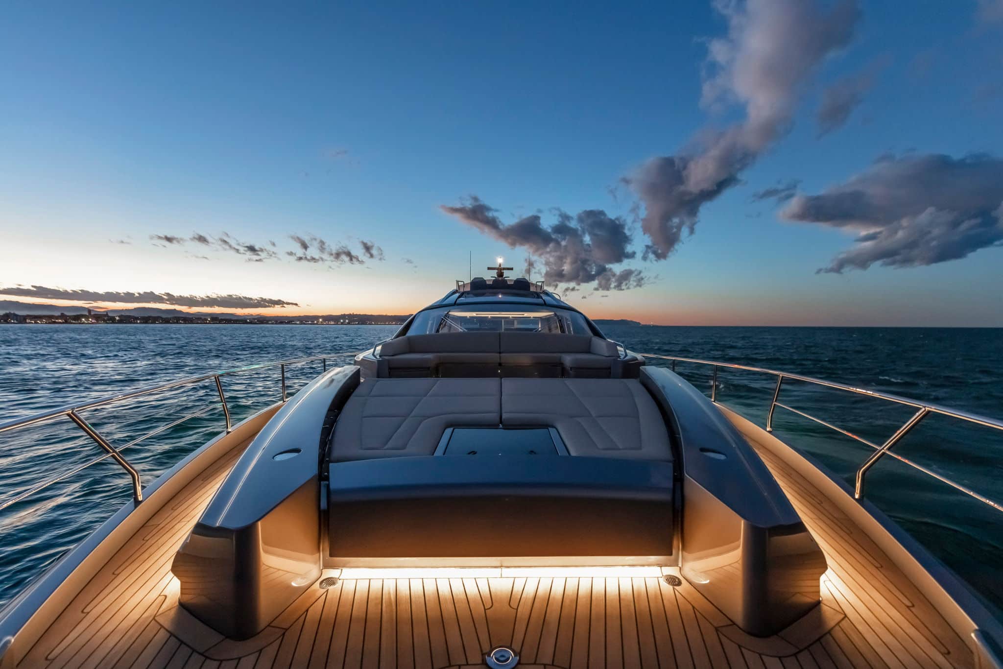 yacht-pershing83ft21